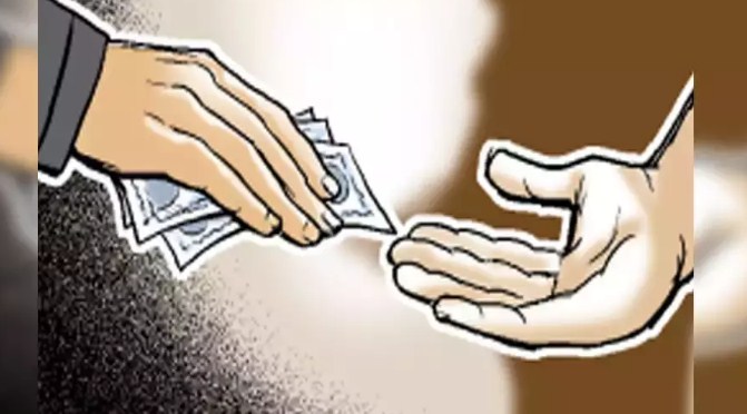 Patwari caught red-handed while accepting bribe in J&K, arrested